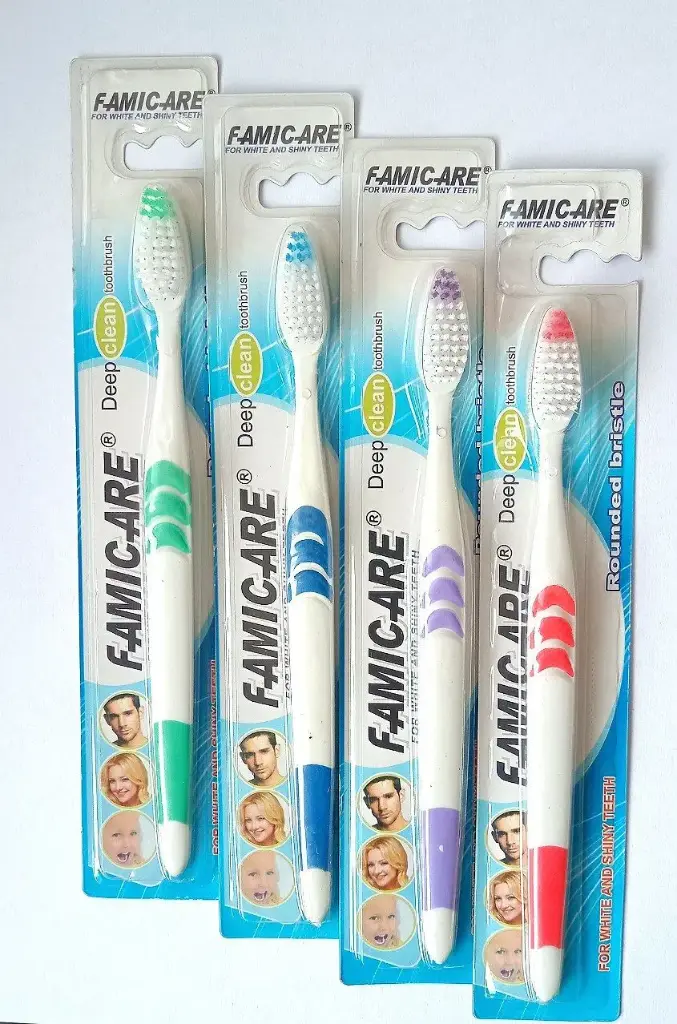 BROSSE A DENT FAMICARE